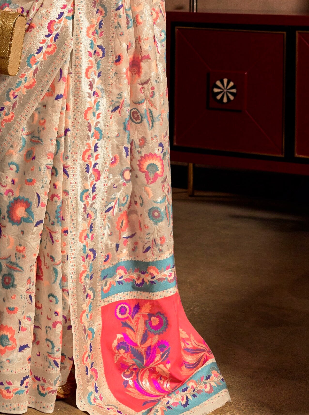 Cream-Coloured & Pink Woven Design Silk Blend Banarasi Saree