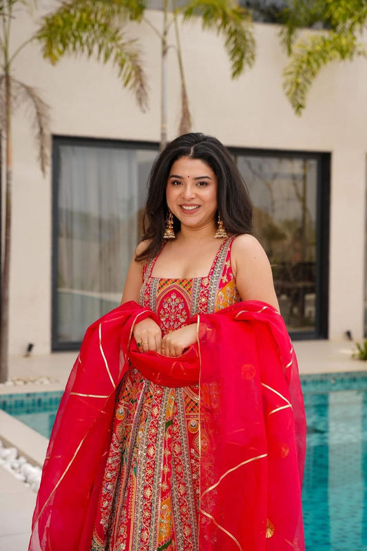 Khusbani Grace Gown